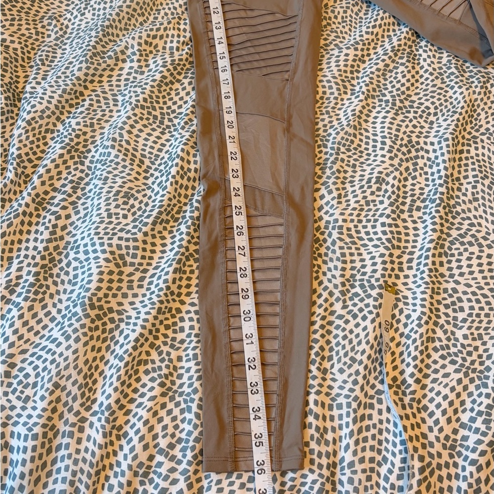 Alo Olive Green Leggings - Picture 13 of 14